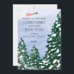 Cartão De Festividades Papais noeis voadores Árvores de inverno de neve p<br><div class="desc">Este cartão de cartões de natal de Natal moderno e artístico é perfeito para o evento festivo e divertido. Ele apresenta uma paisagem pintada manualmente com aquarelas com árvores verdes da floresta e neve branca sobre um céu azul pastel. No canto superior esquerdo está um pequeno Papai Noel fofo voando...</div>