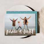 Cartão De Festividades Paz e Luz | Foto de Cheio Hanukkah<br><div class="desc">Os cartões com fotos modernos de Chanucá apresentam sua imagem favorita com "Paz e luz" sobrepostas em tipografia de pincel com letras brancas,  com seus nomes e o ano abaixo.</div>