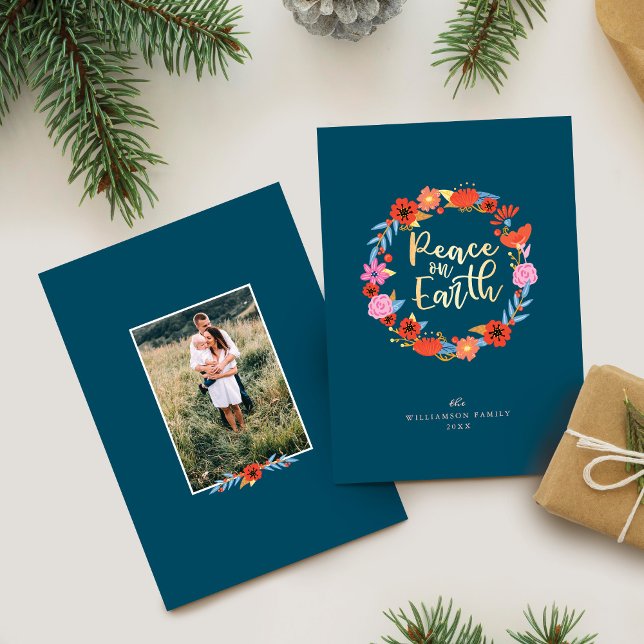 Cartão De Festividades Paz na Terra Bonito Terra Fora de Arte Folar (Peace on Earth Pretty Floral Folk Art Wreath Holiday Card)