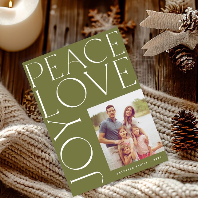 Cartão De Festividades Peace Love Joy family photo green Christmas (Criador carregado)