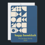 Cartão De Festividades Personalizado Hanukkah Azul Geométrico Moderno Úni<br><div class="desc">Celebrar o Festival das Luzes com este cartão Hanukkah, maravilhosamente desenhado, com um padrão geométrico moderno em creme e azul marinho. Perfeito para compartilhar desejos calorosos com familiares e amigos, essa design combina elegância do eterno com um estilo fresco e minimalista. Personalizável com o nome e o ano da sua...</div>
