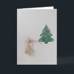 Cartão De Festividades Personalize o boneco de neve com botões e a árvore<br><div class="desc">O boneco de neve feito dos botões e da mão cortou a árvore de Natal e pintou com um lápis de prata. as coisas que do *Every você vê nos produtos são feitos mão,  mas você deve saber que você obtem uma foto!</div>