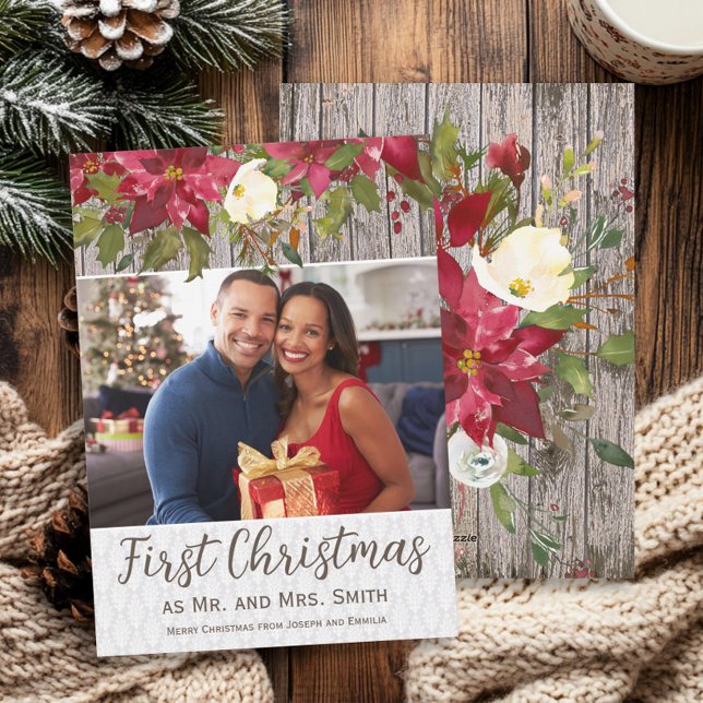 Cartão De Festividades Poinsettia Rustic Wood Foto 1rua Natal Sr Sra. (Rustic wood and poinsettias 1st Christmas as Mr. and Mrs. photo greeting card)