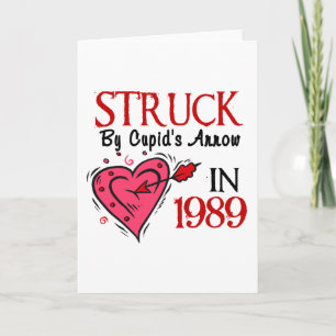 Cartão De Festividades Presa Pela Seta Cupida Em 1989