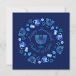 Cartão De Festividades Primeira Vela de Chanucá Personalizada<br><div class="desc">Primeira Vela do Símbolo Hanukkah Hanukkiah. Feliz Festa de Hanukkah Feriado Judeu Menorah Azul. Decoração de Feriado Judeu Chanukkah com o símbolo decorativo tradicional de Chanuka - Marinho Blue color hanukkiah menorah, candelabro com velas, estrela de David e ilustração azul neon brilhante. Festa de Chanucá das Luzes Decoração do Evento....</div>