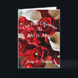 Cartão De Festividades Primeiro Natal Sr. Casamento Red White Floral<br><div class="desc">Primeiro Natal,  Sr.ª Noite Vermelha Cartão Floral de Férias Vermelho Primeiro Natal,  Sr. e Sra. Newlyweds - Este lindo Flor Romântico Moderno Floral Vermelho com Dourados Acentos de Bola e buquê de Flores Lily de Calla Branca tem uma coleção correspondente na loja. Personalize-o.</div>