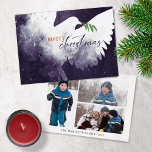 Cartão De Festividades Púrpura de Foto de Natal<br><div class="desc">Estes cartões de saudação de Natal planos de 7" x 5" apresentam uma pomba abstrato em tons de roxo. "Feliz Natal" em laranja queimado e roxo profundo junto com um galho de azeitona verde. Personalize com seu nome de família e ano. O verso tem três fotos, um retrato, duas paisagens....</div>