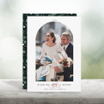 Cartão De Festividades Quadro de Arca Elegante Casado e Foto de Feliz<br><div class="desc">Cartão de festas de arco moderno com roteiro decorativo "e" entre 2 palavras e um padrão verde de inverno no verso. Para uma personalização mais avançada deste design,  clique no BOTÃO FERRAMENTA DESIGN AZUL.</div>