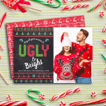 Cartão De Festividades Quadro de Caldeiras de Férias de Natal<br><div class="desc">"Que todos os seus suéteres sejam feios e brilhantes." Celebre as festas em "estilo" com seus suéteres de Natal mais feios e bonitos! Do lado esquerdo, árvores bonitinhas e brancas, renas, ornamentos, e tipografia lúdica de "suéter" em vermelho, verde e azul aqua, cobrem um fundo de quadro-negro. Sua foto personalizada...</div>