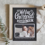 Cartão De Festividades Quadro Russo Fotografia de Natal Feliz<br><div class="desc">Feliz Natal e Feliz ano novo! Envie seus cartões de natal para a família e amigos com este cartão de férias com tema de quadro. Ele apresenta tipografia de giz rústico com um fundo de chalkboard falso. Personalize adicionando fotos, nomes e mensagens. Este cartão de Natal está disponível em outros...</div>