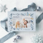 Cartão De Festividades Ramificações Físicas | Foto Elegante<br><div class="desc">Este cartão de férias simples e elegante, inspirado na natureza, apresenta a sua foto favorita, horizontal ou orientada à paisagem, enfeitiçada nos cantos com imagens de uma cor azul-aquática graciosa. "Feliz" aparece no canto superior esquerdo em um script manuscrito em chic, com seus nomes e o ano no canto inferior...</div>
