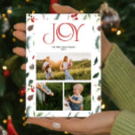 Cartão De Festividades Red Berry Botanical de Alegria Moderna 3 Foto Nata<br><div class="desc">Tornar os Cartões de natal mais especiais este ano com o nosso cartão de Natal de Joy Red Berry! Este cartão de férias moderno e chic tem toda a sofisticação de um cartão de férias formal, mantendo simultaneamente o espírito claro e alegre da época. O cobrir apresenta uma bela e...</div>