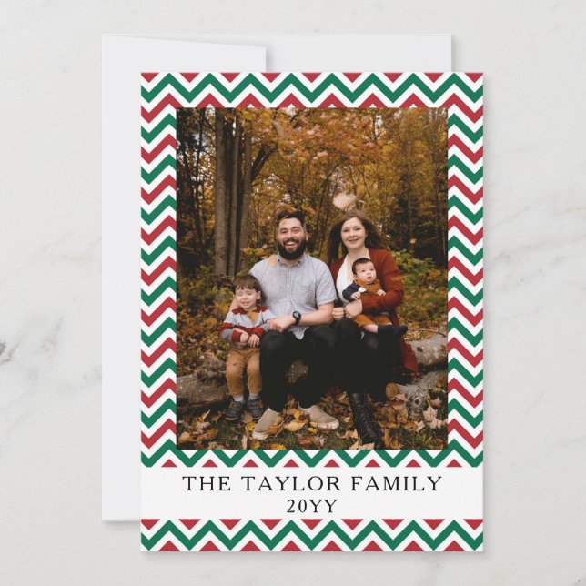 Cartão De Festividades Red Green Zig Zag Family Holiday Photo (Frente)