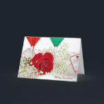 Cartão De Festividades Romance do Natal para o esposo<br><div class="desc">Rosa vermelha com vidros de cocktail vermelhos e verdes para o romance do Natal.</div>