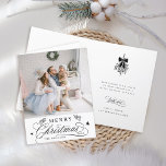 Cartão De Festividades Romântica Caligrafia Feliz Foto de Natal Dobrada<br><div class="desc">COR DE BACKGOUND, IMAGEM E TEXTO EDITÁVEL | Esta carta de fotos de Natal dobrada apresenta uma elegante e romântica carta caligráfica suave, destacada com galhos e estrelas de pinecone. Inclui também um buquê holly de baga de inverno e um dentro de mensagem de texto personalizável. Para uma personalização mais...</div>