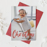 Cartão De Festividades Russo Moderno Caligrafia Vermelho Feliz Natal<br><div class="desc">Feliz Natal! Mande cumprimentos festivos nesta temporada de Natal com este Cartões de foto de Natal personalizável. Apresenta caligrafia moderna russa com um padrão festivo de férias. Personalize adicionando uma foto, nomes, ano e outros detalhes. Este cartão de Natal de fotografia de caligrafia moderno está disponível em outros estoques de...</div>