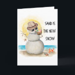 Cartão De Festividades Sandman Tropical Beach Christmas<br><div class="desc">Esta divertida carta de Natal dobrada apresenta um sanduíche alegre relaxando na praia bebendo um coquetel de coco tropical, ornamentos de concha balançando de seus braços de madeira derivada, e vibrações ensolaradas ao redor. Com uma estrela-do-mar e um caranguejo a se juntar à festa, é perfeito para os habitantes costeiros...</div>