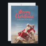 Cartão De Festividades Santa Claus Relaxa na Cadeira de Praia<br><div class="desc">santa claus engraçado,  beba coquetel sol verão,  pai tortuoso cadeira festiva,  resort feliz feliz de areia,  natal,  xmas tropical,  praia santa claus</div>