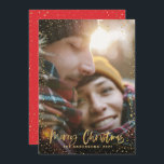 Cartão De Festividades Script Dourado estrelas de Natal 1 foto vermelha f<br><div class="desc">As estrelas Douradas com script merecem o cartão de Natal 1. Com um script de efeito ouro e um design de efeito ouro,  a cor vermelha de fundo pode ser alterada para se adequar ao seu estilo.</div>