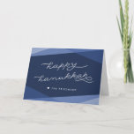 Cartão De Festividades Script Geo do marinho | Feliz Hanukkah<br><div class="desc">Mande seus desejos de Chanucá com este elegante e moderno cartão de saudação em azul rico marinho. A sobreposição de formas geométricas em tons de azul gradiente fornece o cenário perfeito para "Feliz Chanucá" na tipografia moderna e escrita manual. Adicione uma mensagem de dentro opcional usando o campo fornecido.</div>