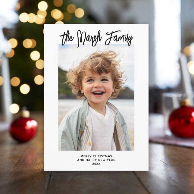 Cartão De Festividades Script manuscrito da família branca negra minimali (Modern, minimal Christmas Greeting card with photo, white border and script text.)