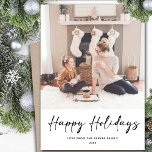 Cartão De Festividades Script preto moderno em uma foto minimalista bege<br><div class="desc">Script preto moderno na placa mínima de fotos de feriado bege. Envie cartões de natal personalizáveis e personalizados a amigos, colegas e familiares em cartões de estilo simples, chic, elegantes e modernos de design fotofestivo, minimalista natural! Uma bela caligrafia de quadros de "feriados felizes" na parte inferior da sua foto...</div>