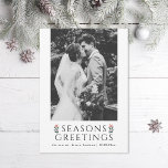 Cartão De Festividades Seasons saúda Poinsettia Foto<br><div class="desc">Seasons Saudações do tipo editável com poinsettias ilustradas que piscam. Personalize ainda mais para adicionar mais texto ou mais fotos no verso. Também disponível em folhas não laminadas</div>