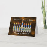 Cartão De Festividades Shalom em Hanukkah, nossa casa a seu<br><div class="desc">Um menorah estilizado é o ponto de foco para este cartão que diz "Shalom em Hanukkah" e significado ser de de uma família a outra. Nas chamas das velas, os caráteres hebreus para a palavra "Shalom" podem ser considerados, e o fundo é uma descrição abstrata de uma roda, céu nebuloso....</div>