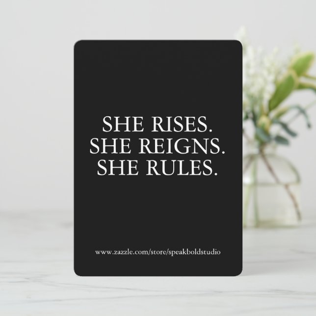 Cartão De Festividades She Reigns Card – Motivational Feminist Quote Gift (Em pé/Frente)