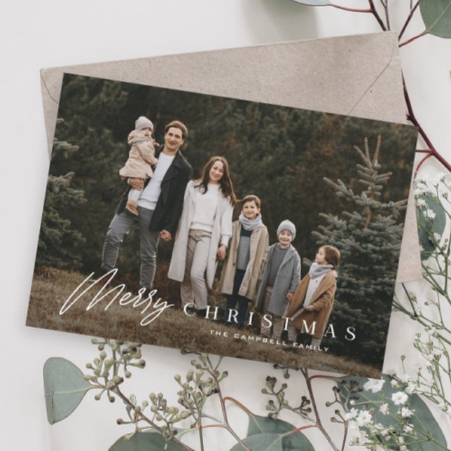 Cartão De Festividades Simple Feliz Roteiro 3 Foto Natal (Simple Merry Christmas Photo Holiday Card with modern handwritten script overlay typography.)