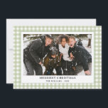 Cartão De Festividades Simple Vintage Green Gingham Xadrez Foto Natal<br><div class="desc">Envie desejos de feriados quentes com nosso Simples Cartão de Férias de Natal de Gingham Verde Vintage! Apresentando um padrão clássico de xadrez gingham verde com um toque nostálgico de vintagem, esta carta enquadra lindamente a sua foto favorita da família. Seu design limpo e eterno evoca um sentimento confortável e...</div>