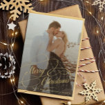 Cartão De Festividades Simples e elegante, recém-casado Feliz Natal<br><div class="desc">O legante faux gold script Sobreposição de fotos do casal de casamento e texto personalizado no primeiro cartão de Natal.</div>