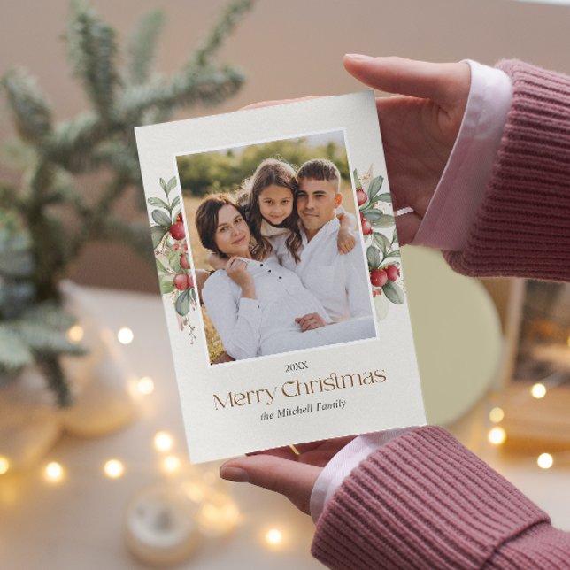 Cartão De Festividades Simples Elegante Feliz Natal Berries FOTO (Botanical Christmas photo card with berries and leaves in classic holiday colors and photo)