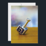 Cartão De Festividades SlipperyJoe's Happy Hanukkah com quatro lados gira<br><div class="desc">Feliz Chanucá de SlipperyJoe,  de quatro lados girando em quatro pontas a cabeça Celebração artística Candles judeu hebraico Chanukah dá decorações religião judaica religião hebraica carta hebraica freira criança tradicional jogo adulto símbolo cultural brilhante metálico acabamento de madeira</div>