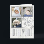 Cartão De Festividades Snowflake Joy De Prata Para O Mundo 3 Foto<br><div class="desc">Crie seus próprios cartões de natal personalizados com esta alegria prateada em floco de neve para o design de colagem de fotos do Mundo 3. Adicione 3 de suas fotos favoritas ao design, onde elas estão cercadas por uma falso borda de brilho prateado. A JOY em uma fonte estilizada de...</div>
