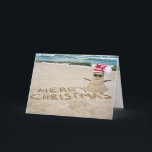 Cartão De Festividades Snowman de Natal na praia<br><div class="desc">bonitinho bonitinho de neve na praia tropical com boas vindas de Natal na areia da praia</div>