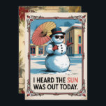 Cartão De Festividades Snowman Personalizado Sun Funny Vintage<br><div class="desc">Prepare-se para espalhar alegria de férias com uma reviravolta! Esta cartões de natal engraçada combina o charme clássico de feriado com um traço de humor que certamente faz todos sorrir. Apresentando uma ilustração brilhante e inspirada retroativamente, este é um cartão memorável que sobressai nesta estação. Traga um pouco de diversão...</div>