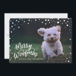 Cartão De Festividades Snowy Feliz Woofmas Handlettered | Foto de Férias<br><div class="desc">Comemore os feriados com este cartão temático de feriado chic. Esta placa apresenta a sua fotografia com um quadro de neve e uma letra de mão que diz "Woofmas Feliz" e vem com um padrão correspondente no verso. Você pode alterar a cor do verso ou adicionar uma foto ou texto...</div>