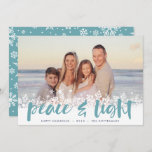 Cartão De Festividades Snowy Peace | Foto de Hanukkah<br><div class="desc">Cartões com fotos modernos de Chanucá apresentam sua imagem favorita com uma borda branca de flocos de neve ao longo da parte inferior. "Paz e Luz" aparece em aqua,  tipografia de pincel com letra de mão,  com seus nomes e o ano abaixo.</div>