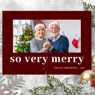 Cartão De Festividades So Very Merry Red Modern Burgundy Family Photo