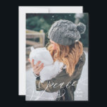 Cartão De Festividades Sobreposição de paz florescente<br><div class="desc">Este cartão foi projetado como um desejo de feriado para a paz em uma camada simples e elegante para mostrar uma bela foto de família. O backer também pode ser personalizado para mostrar uma foto de família adicional com um fundo de cor personalizado no lugar do padrão de faixa.</div>