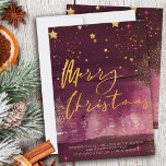 Cartão De Festividades Starry Winter Night Merry Christmas Ruby Dourado<br><div class="desc">Noite de inverno estrelado Cartão de Natal feliz com uma caligrafia elegante com script de ouro. Este chic e a design moderna combinam traços de pincel de água rubi, estrelas de ouro, brilho de luz estelar, poeira de ouro e uma floresta nebulosa. Está escrito à mão com Feliz Natal e...</div>