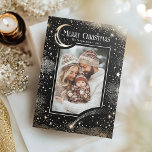 Cartão De Festividades Stars Celestial Foto de Natal Mágico<br><div class="desc">Feliz cartão de Natal com um Design celestial único. Celebre este Natal com um cartão elegante e celestial com um design estrelado noturno e a foto da sua família. Os gráficos vibrantes e profundos criam uma atmosfera mágica, capturando a alegria e a maravilha da época de férias. É como se...</div>