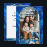 Cartão De Festividades Texto personalizado Feliz Hanukkah, vidro manchado<br><div class="desc">Envie suas saudações de Chanucá com um toque pessoal usando este cartão de saudação simples de Chanucá personalizável! A frente apresenta um design vibrante com uma área de fotos personalizada, perfeito para mostrar uma memória carinhosa. A saudação "Chanucá Sameach!" (Feliz Chanucá) é mostrada elegantemente no topo, com espaço para texto...</div>