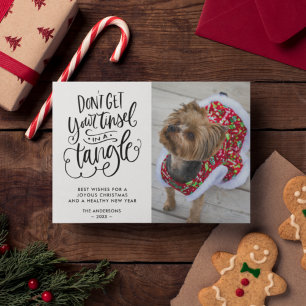 Cartão De Festividades Tinsel no Natal de um Cachorro Engraçado de Tango