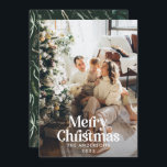 Cartão De Festividades Tipografia botânica moderna e elegante Ho<br><div class="desc">Cheio moderno sangrou foto elegante rústica,  crosta aquosa,  cor seca,  cor botânica,  cor mutada,  cor mutada,  cartão de Natal de Natal. Verde-sábio,  verde-caçador,  preto,  branco e castanho moderno na via colorida.</div>