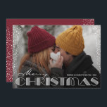 Cartão De Festividades Tipografia de Natal Retro Feliz<br><div class="desc">Feliz tipografia de Natal e sua foto favorita na frente e seus nomes em letra chic. *ALTERE A COR na parte traseira da placa para corresponder à sua foto. Selecione Matte para o papel mais pesado e High Definition para obter a melhor qualidade de foto. O Serviço de Design ao...</div>