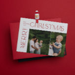 Cartão De Festividades Tipografia Vermelha Fotográfica de Natal Moderno 2<br><div class="desc">Esta é a estação para ser alegre! Nesta temporada de festas, torne as celebrações da sua família muito especiais com este incrível e moderno e festivo Cartão de Férias de Natal 2 Foto Vermelho Typografia. A maneira perfeita de enviar seu amor e desejos calorosos aos amigos e à família nesta...</div>
