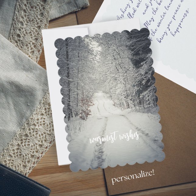 Cartão De Festividades Trilha através de uma floresta de inverno coberta  (Criador carregado)