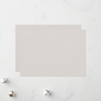 uma foto branca e negra de um homem de terno e gra